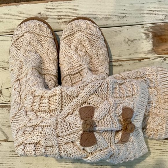 Cozy Knit Women's Slippers - Picture 2 of 6